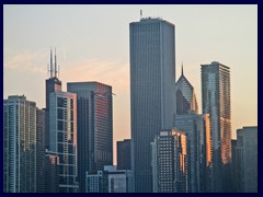 Chicago at sunset - Navy Pier 07 - Aon Center